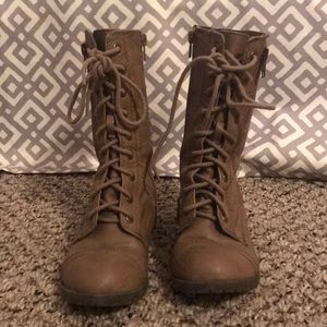Combat boots